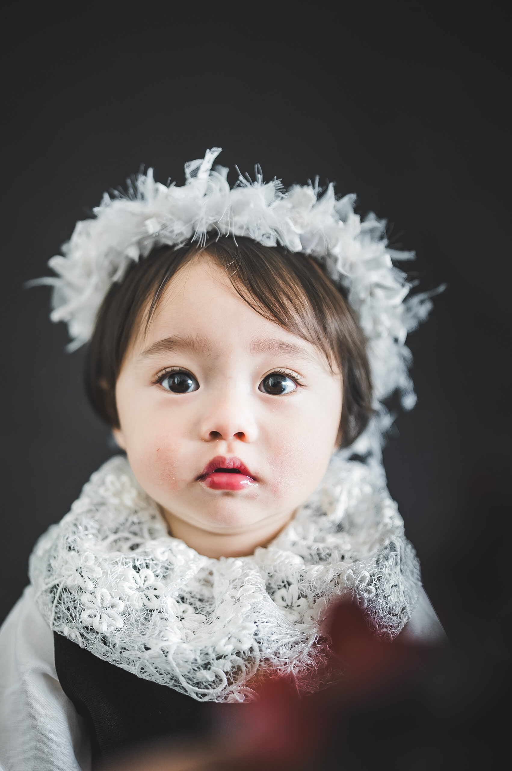1歳の手と家族の手